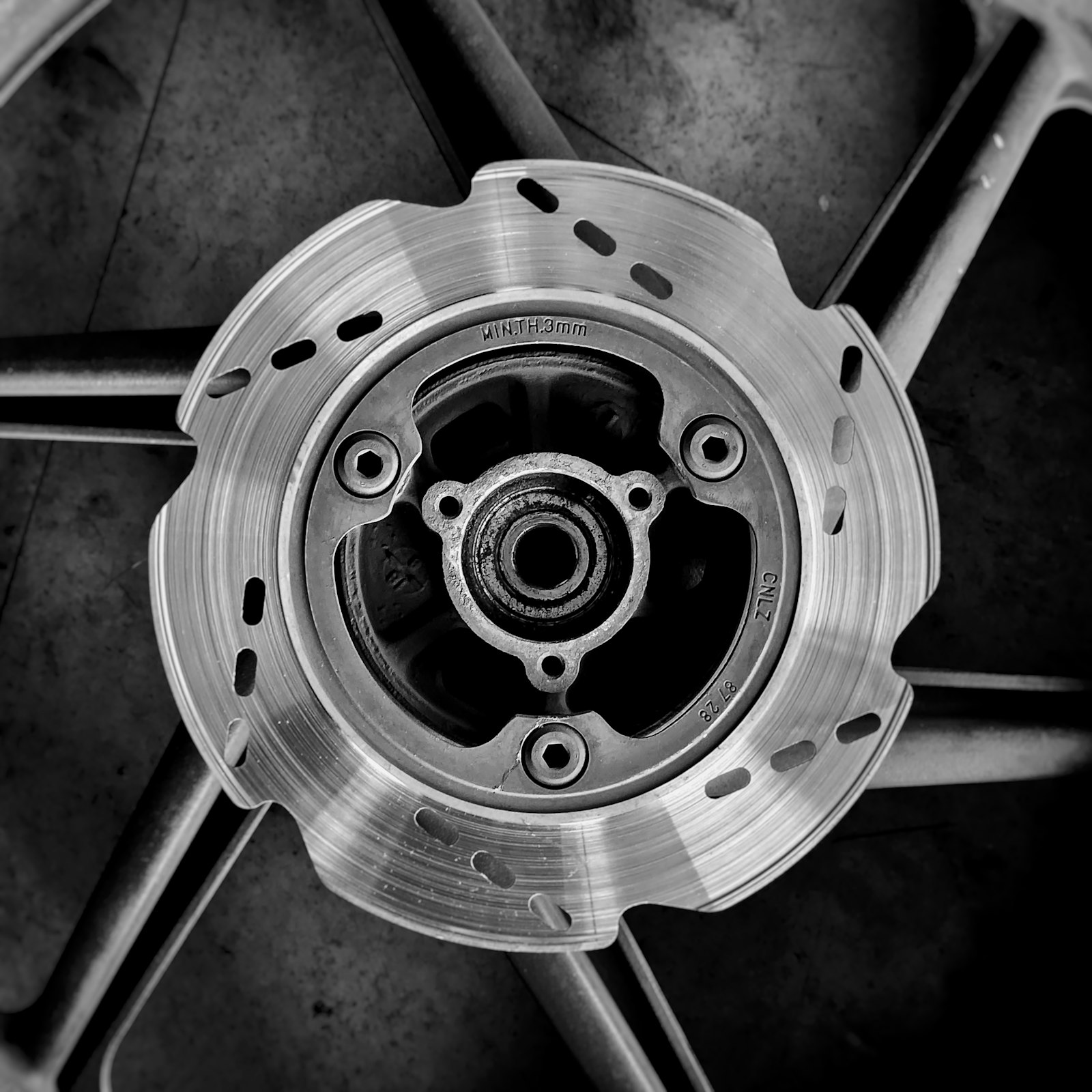 Disco de freno ventilado visto de cerca